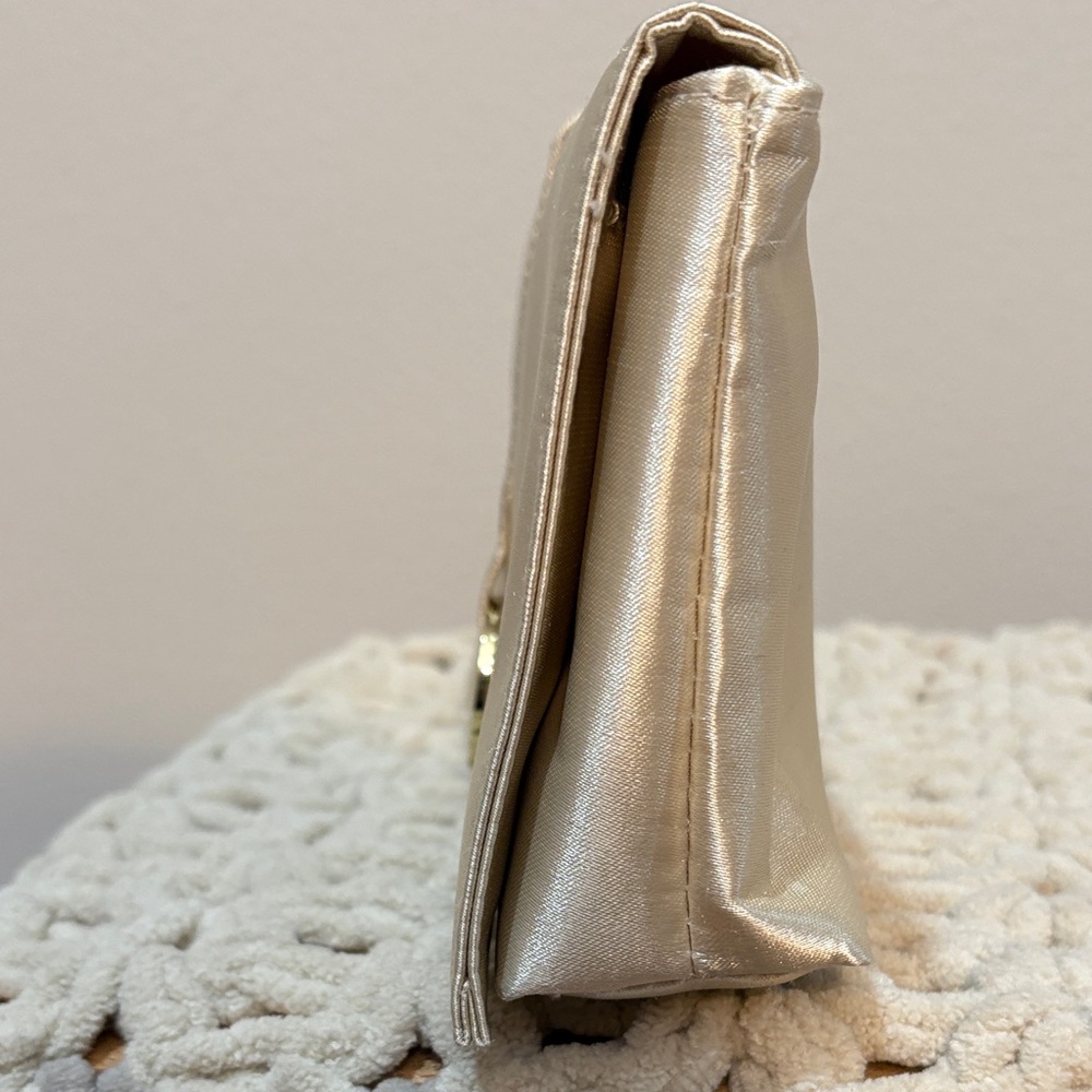Emirates Airline Amenity Bag Elegant Cream Satin Clutch - Picture 9 of 12